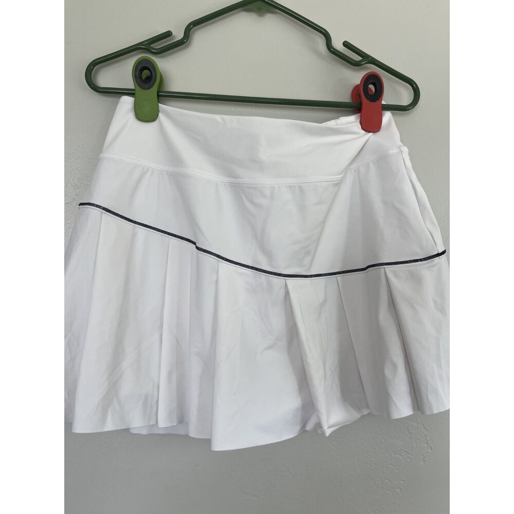 Athleta Serve Pleated White Tennis Skort Black Piping Active Skirt Size Medium